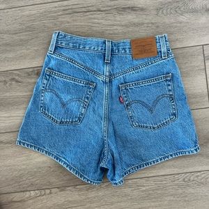 Levi’s high loose shorts size 24
